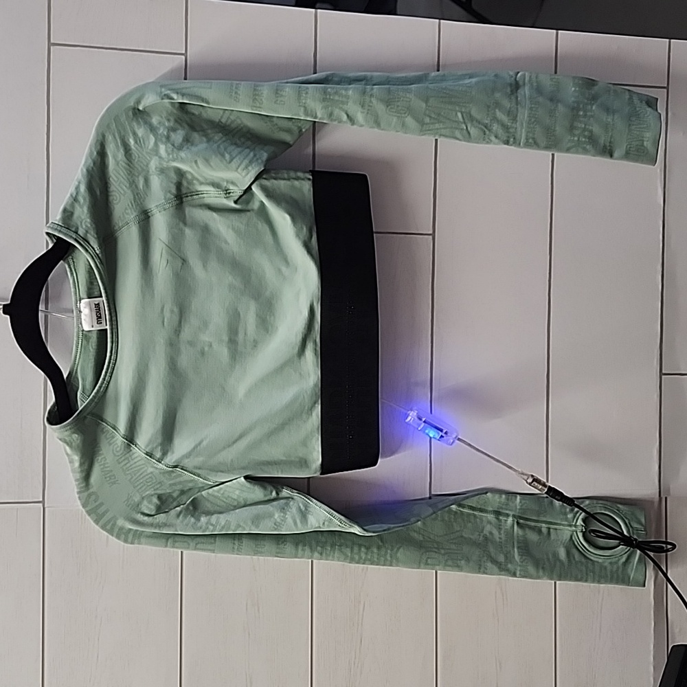 NWOT WOMENS GYMSHARK ATHLEITC CROPPED TOP